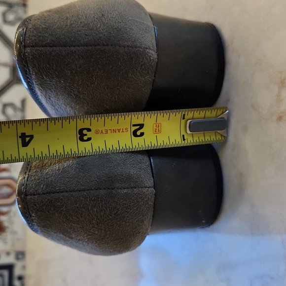 Anne Klein Gray Suede 2 inch block heel, 7.5 - Picture 4 of 5